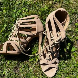 High heel shoes size 8